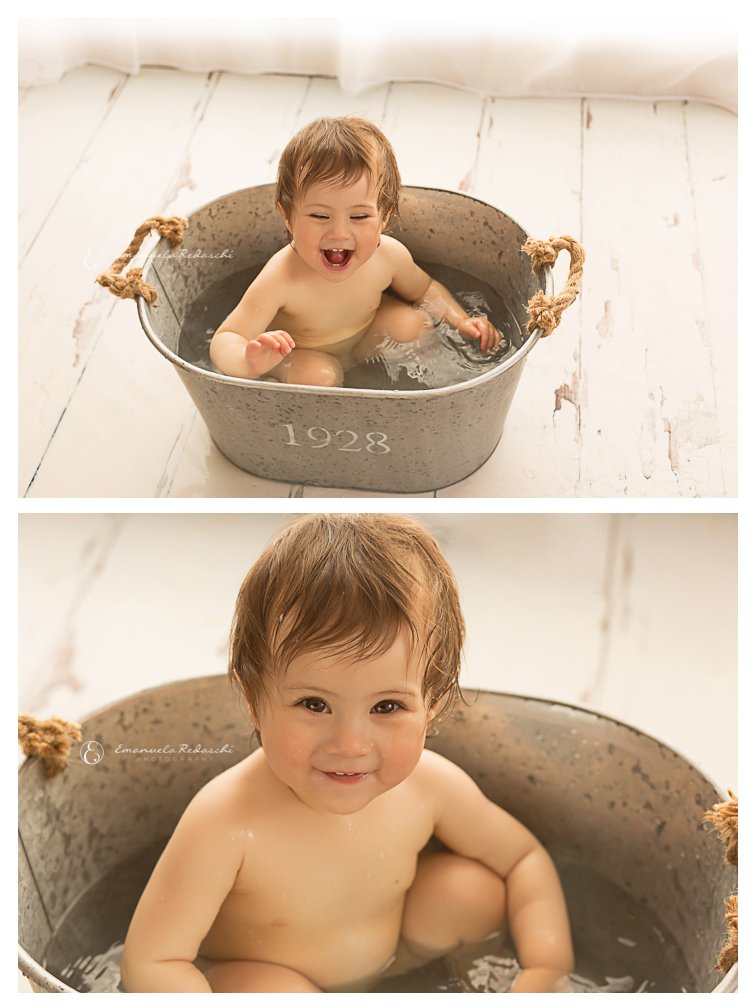 happy girl having a bath 1year photo shoot Emanuela Redaschi Photography